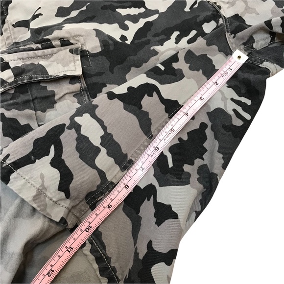 Levis Cargo Shorts Mens 42 Camo Inseam 10.5 Good Condition PC9 12463-0029 - Picture 7 of 15